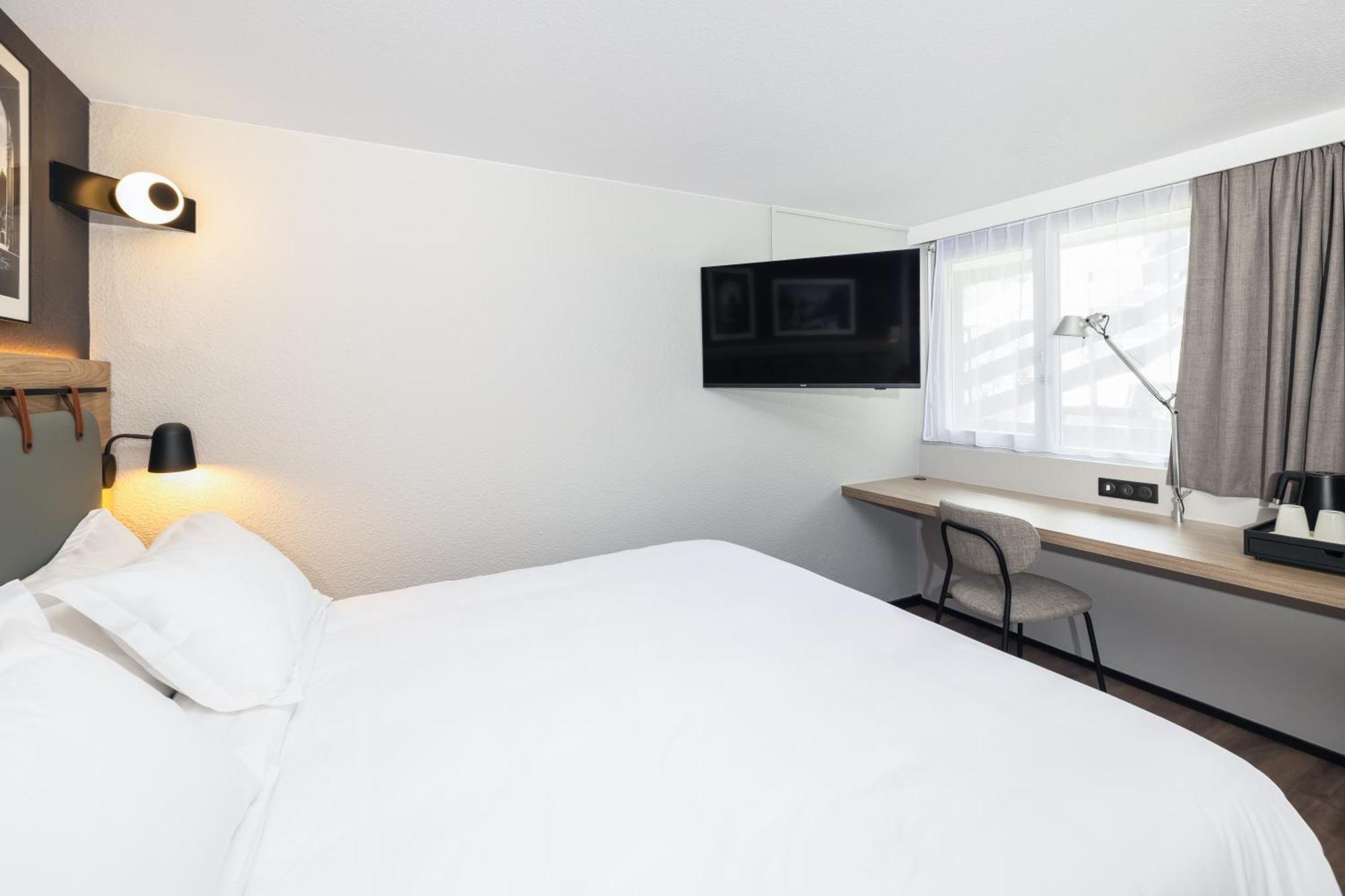 Campanile Paris Ouest - Gennevilliers Port Hotell Exteriör bild
